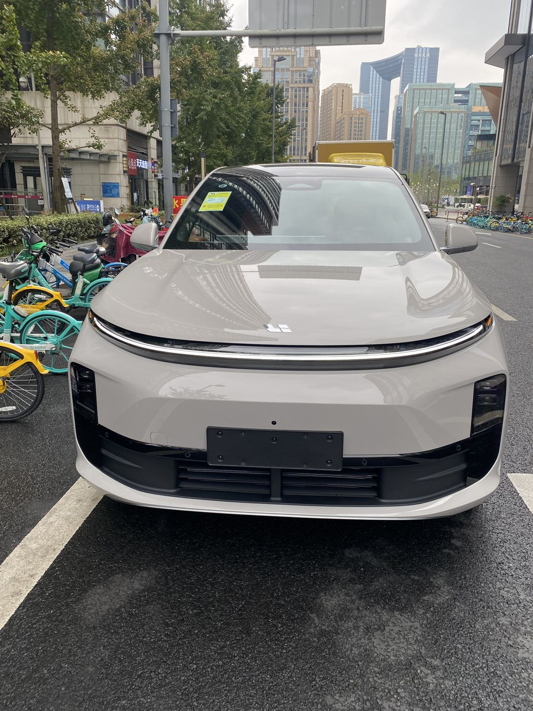 J9旗舰厅 MEGA 高压纯电 MPV